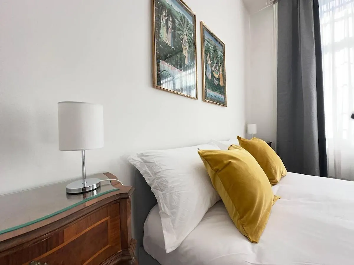 Elegante Apartmento Citylife Fiera Milano 0*,  İtalya